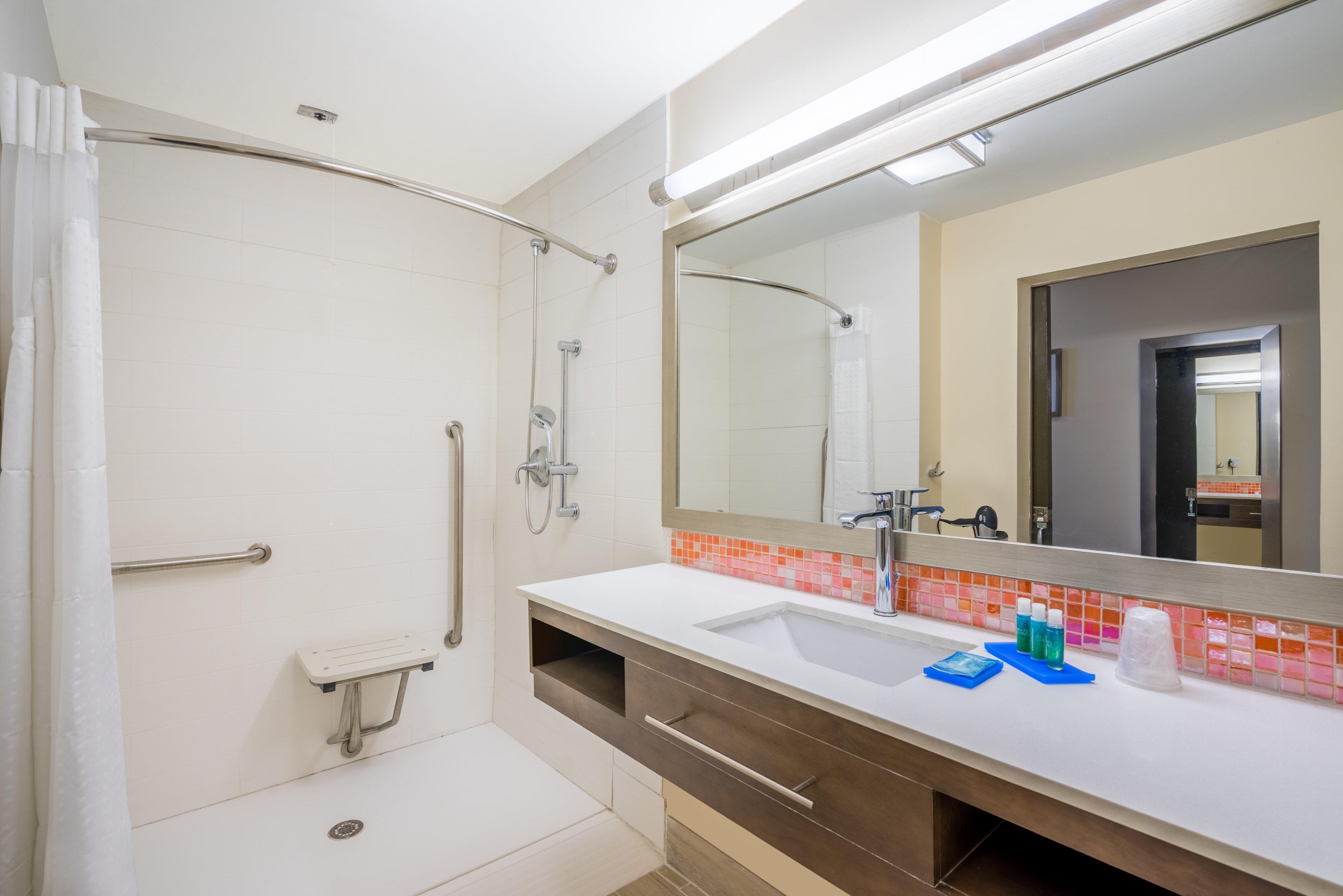 Holiday Inn Express & Suites Nassau By Ihg Bagian luar foto